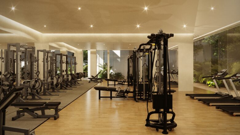 Gimnasio totalmente equipado en Macondo Tulum con áreas de pesas, máquinas de cardio y vista al jardín tropical, parte de los departamentos en venta en Tulum diseñados para un estilo de vida activo y saludable.